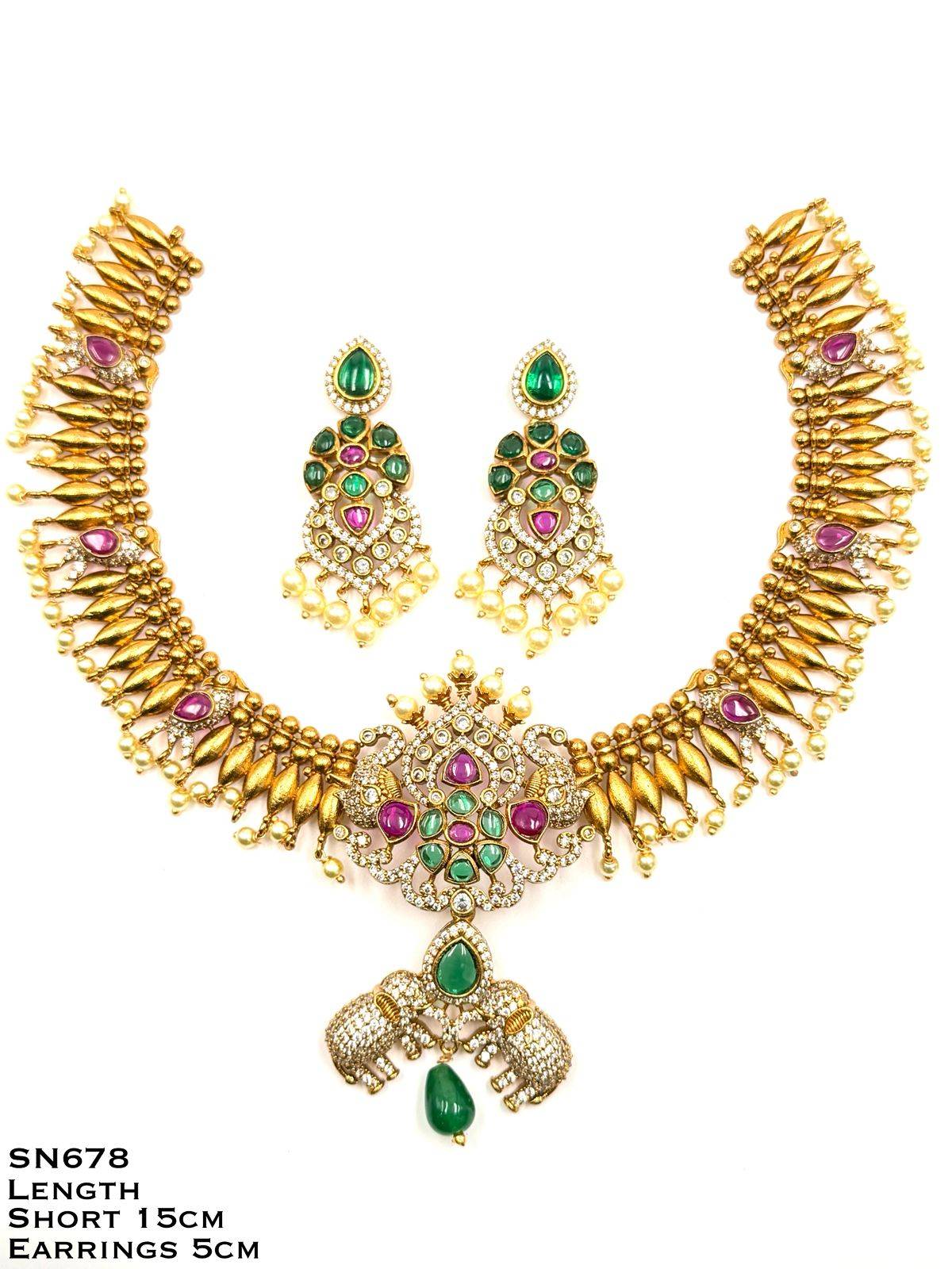 Short Necklace Set