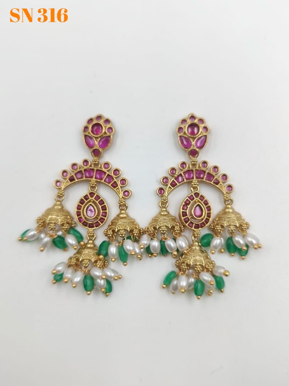 EARRING