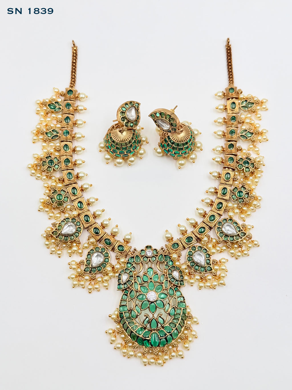 Short Necklace Set