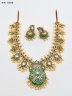 Short Necklace Set