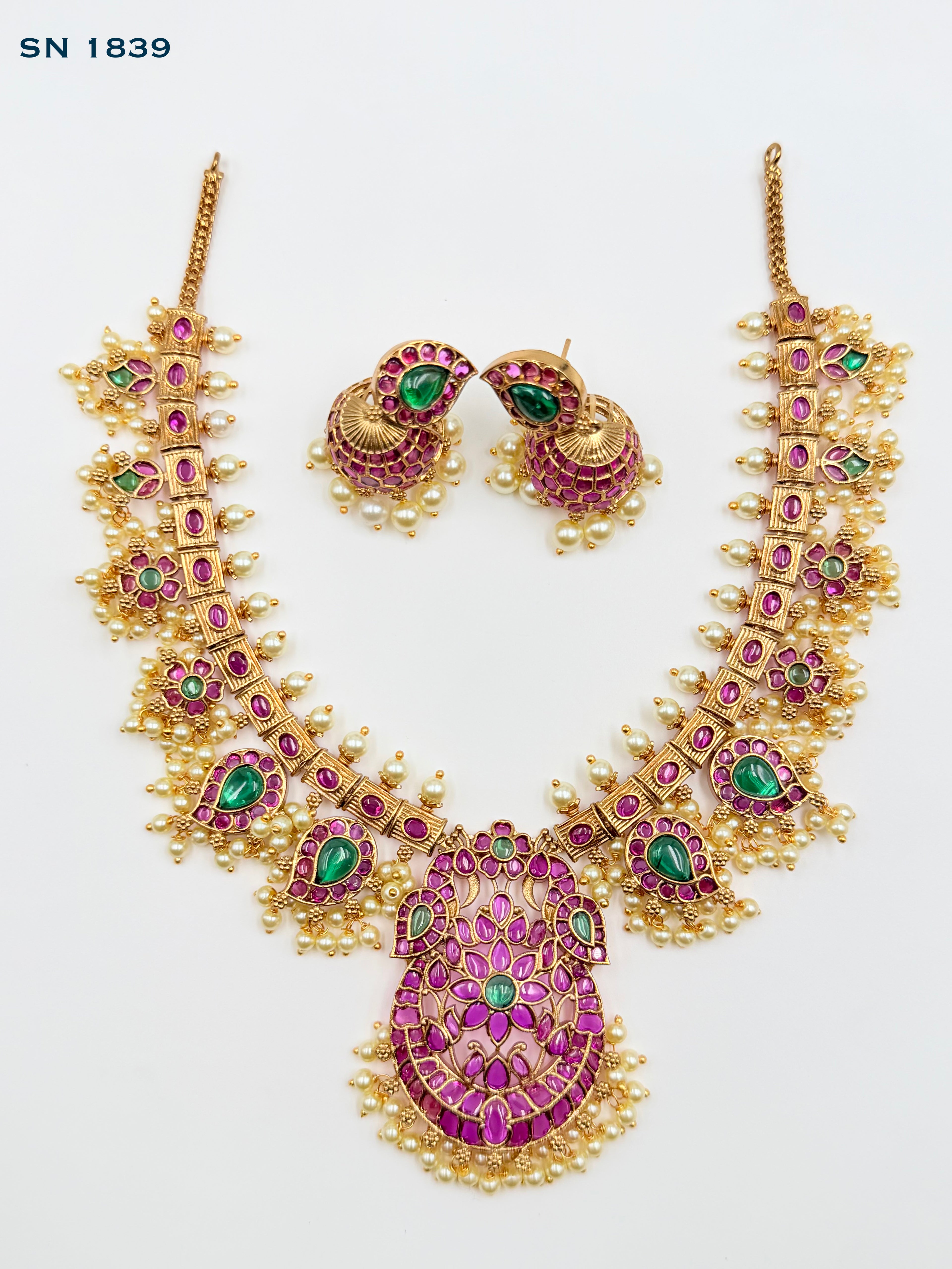 Short Necklace Set