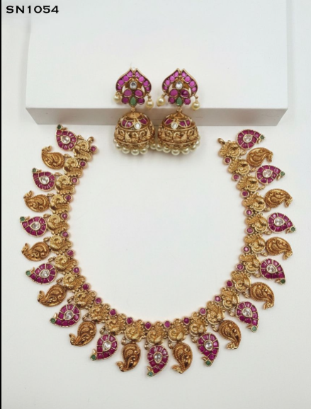 Short Necklace Set