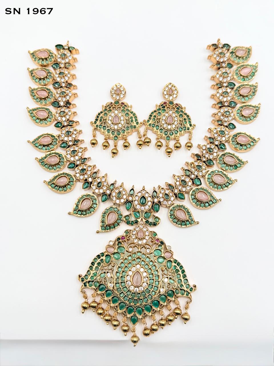Short Neckless Set
