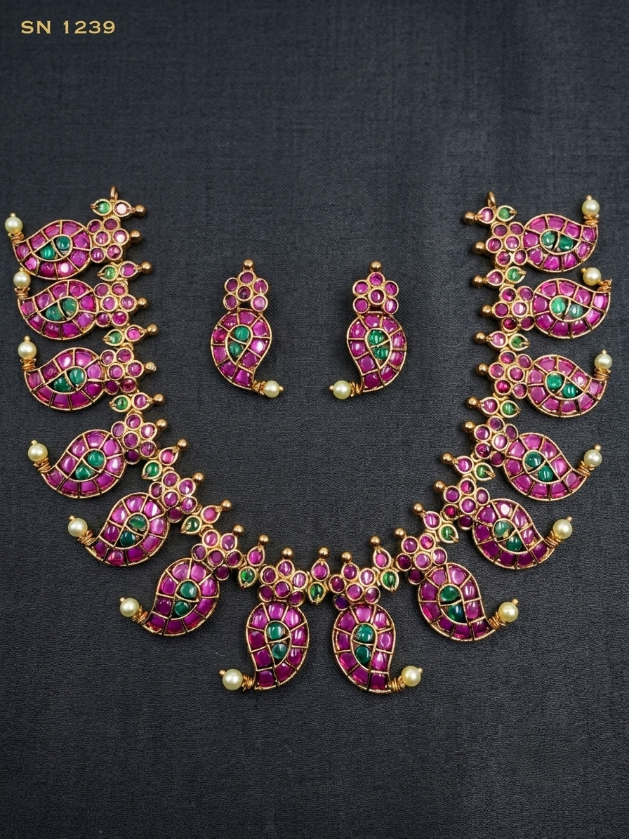 Cluster Short Necklace Set