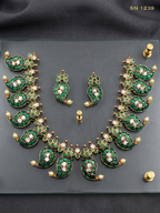 Cluster Short Necklace Set