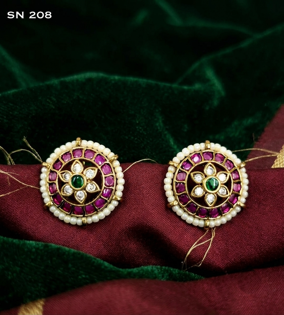 Pearl Border Kundan Stud